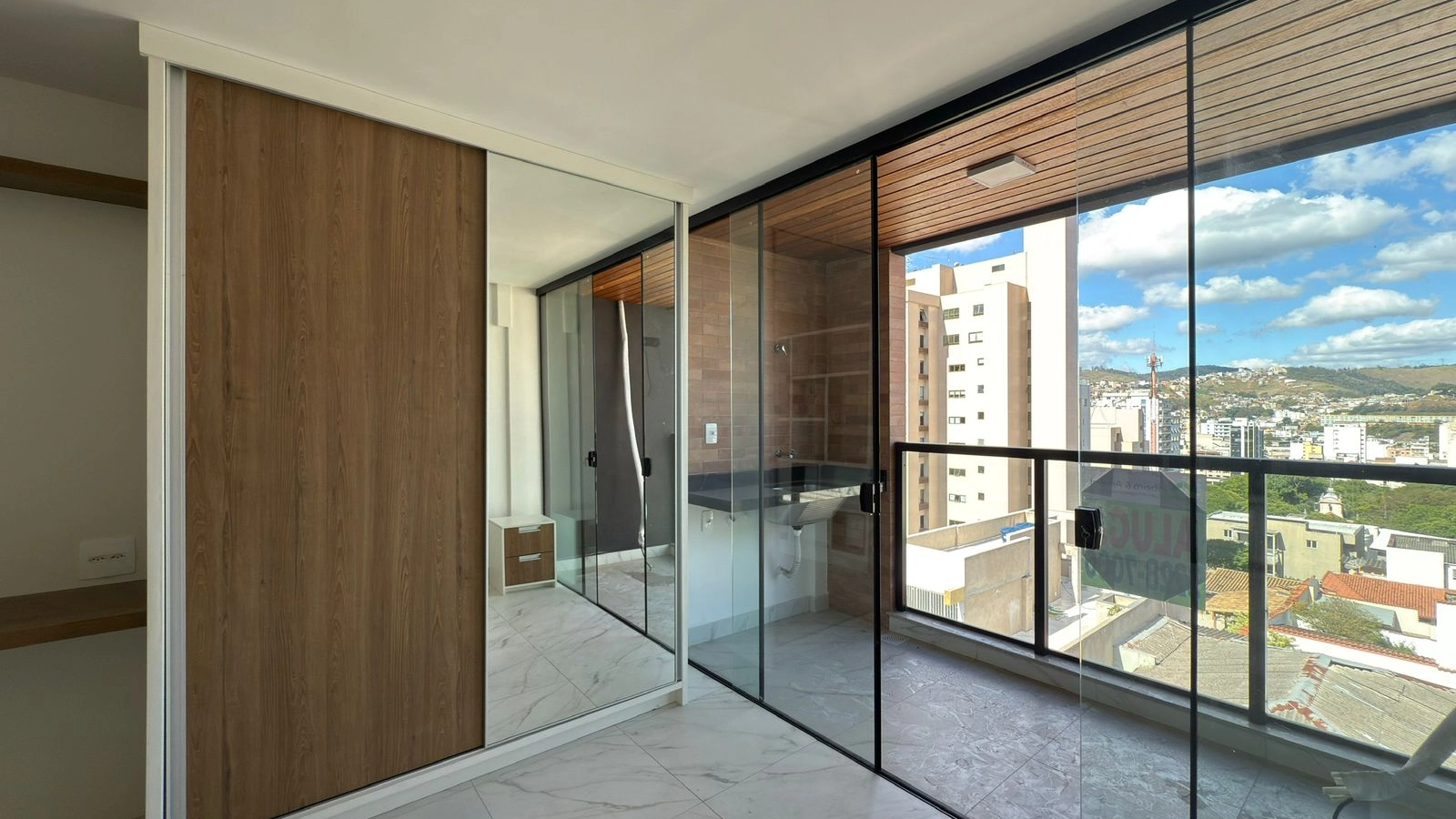 Apartamento para alugar em Juiz de Fora no Centro com 1 quarto e vaga de garagem