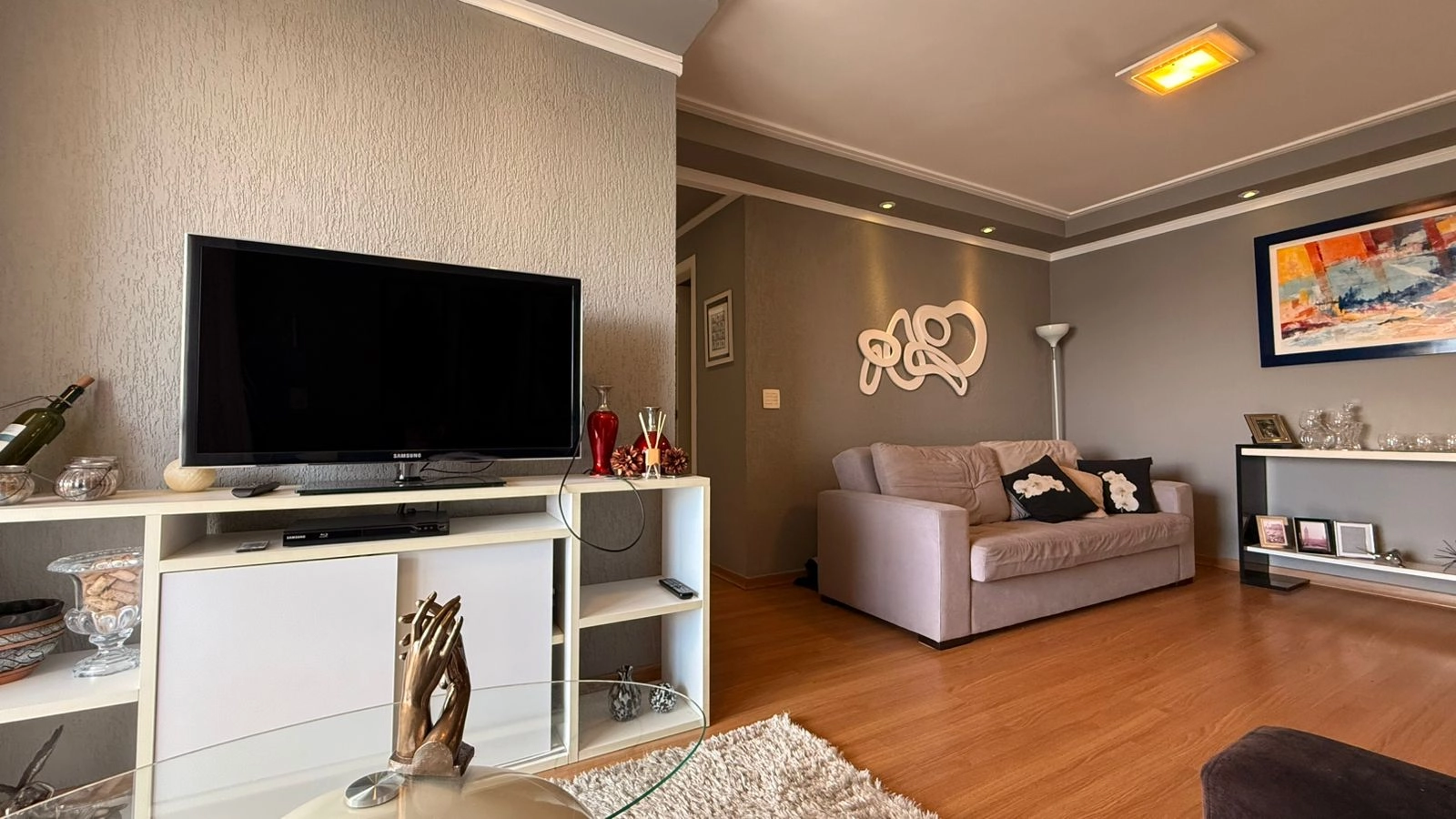 Apartamento para alugar em Juiz de Fora mobiliado com suíte