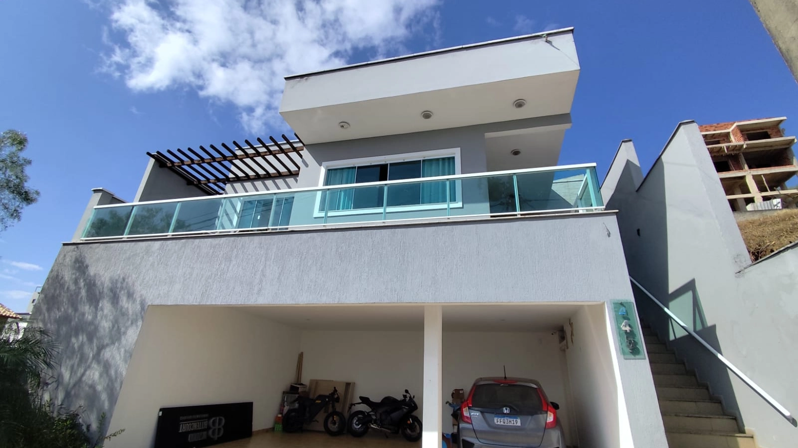 Casa em Juiz de Fora no São Pedro com lazer e 4 quartos