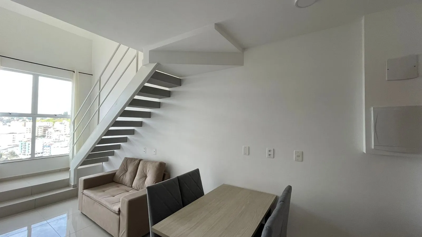 Apartamento 1 Quarto à Venda no São Pedro, Juiz de Fora — 55m² com Vaga